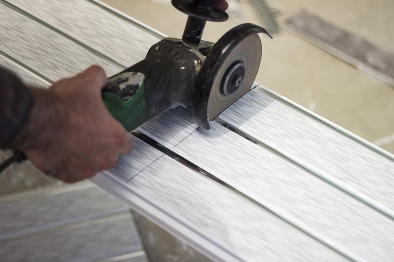 What is the Best Way to Cut Vinyl Siding